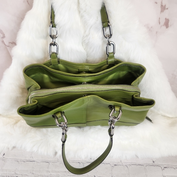 Coach "Chelsea" Green Leather Bag. - Picture 4 of 15